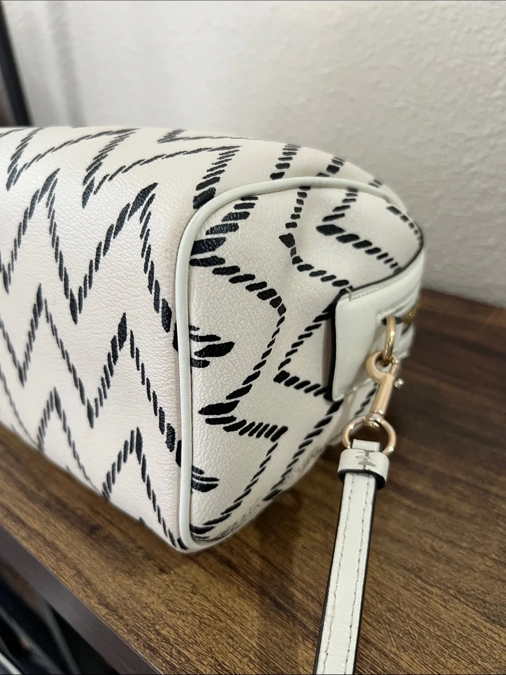 Coach White and Black Chevron Mini Bennett (F49055)